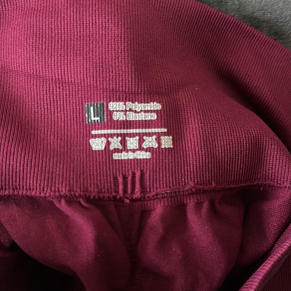 ❣️3/$30 SHEIN booty scrunch workout pants - Picture 5 of 6